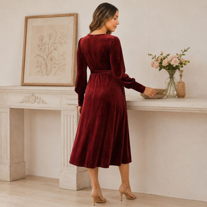 Robe de maternité en velours à manches longues, longueur genou, col en V, style fourreau, rouge - Product Image 6