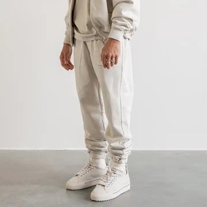 Ensemble de survêtement rouge à capuche pour homme, coupe décontractée, short en coton avec poches latérales, idéal pour le printemps - Product Image 5