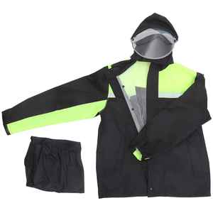 Traje Impermeable Universal con Capucha y Pantalones con Franjas Reflectantes para Senderismo y Camping al Aire Libre para Adultos - Product Image 1