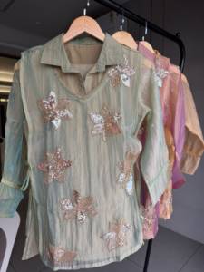Ensemble haut et palazzo en soie Salsa de qualité supérieure pour femme, avec shrug orné de motifs de créateur, bas assorti et tenue de soirée ethnique moderne - Product Image 3