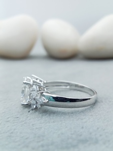 D'VINS JEWELS Bague de fiançailles et de mariage tendance de forme ovale, taille brillant, couleur D, or rose, plaqué or, avec diamants de laboratoire - Product Image 4