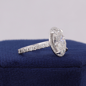 Anillo de compromiso con halo de diamante ovalado cultivado en laboratorio de 4.0 quilates E-F VVS2-VS1, con talle alta y vástago cónico tipo catedral - Product Image 2