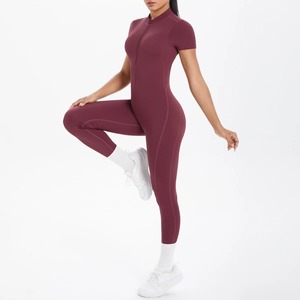 Mono de fitness de manga corta para mujer, body sin espalda de color liso con efecto fruncido, traje de una pieza con media cremallera, conjuntos de gimnasio y yoga para mujer - Product Image 1