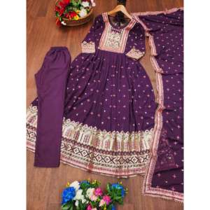 Robe de soirée de créateur, tenue de soirée, avec broderie de sequins - Product Image 1