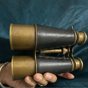 Jumelles militaires en laiton antique avec enveloppe en cuir texturé noir, disponibles à prix de gros. - Product Image 1