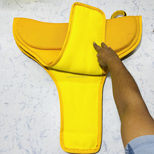 Tapis de selle de dressage en maille de cheval de haute qualité à l'intérieur de la doublure polaire en mousse avec patch en daim en cuir véritable conception personnalisée - Product Image 3