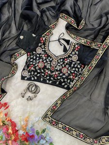 Sari de Seda de Lujo Premium con Bordado de Cuentas a Mano, Borde de Encaje y Blusa sin Coser de Diseño, Calidad de Exportación - Product Image 5