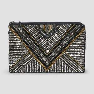 Pochette brodée de perles noires, motif floral artisanal complexe, perles fines cousues à la main - Product Image 4