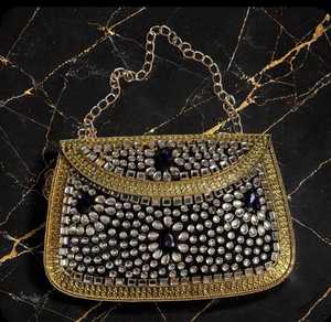 Pochette en métal artisanale traditionnelle, découpée, imprimée, sculptée, incrustation de mosaïque de bijoux, émaillée, plaquée or, cadeau de mariage - Product Image 3