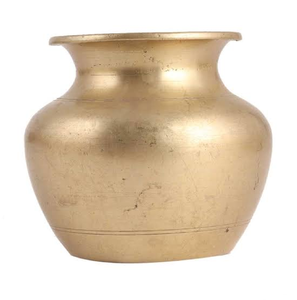 Pot en laiton martelé de forme ronde, conçu pour les cérémonies religieuses traditionnelles, disponible à prix de gros. - Product Image 1