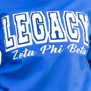 Sudadera Unisex de Felpa Premium con Parches Bordados de Chenilla Azul Rey Zeta Phi Beta y Letras Griegas - Product Image 3