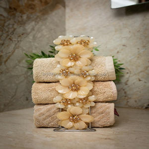 K S Exports Serviette et porte-serviettes classiques en métal faits à la main, imperméables, avec un élégant support pour la décoration de la maison et des hôtels - Product Image 3