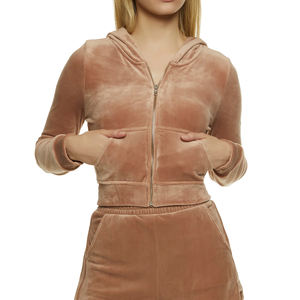 Ensemble 2 pièces pour femme en velours avec logo personnalisé en strass, tenue d'été, haut court à manches courtes et short de jogging zippé - Product Image 2