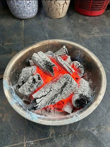 Carbón Vegetal Negro de Madera Dura OEM/KAW Bac Giang Moderno, 3-5% de Ceniza, Bajo Humo, Larga Duración, 7000-8000kcal/kg, Carbono Fijo, Comercial - Product Image 3