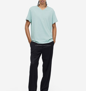 T-shirt personnalisé pour hommes T-shirt en coton de haute qualité 100% de qualité supérieure T-shirt respirant à col en V avec logo personnalisé pour hommes - Product Image 6