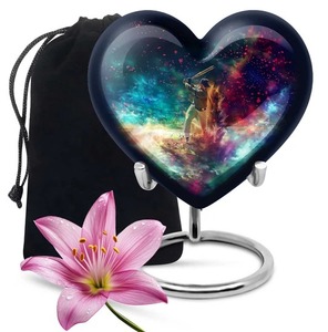 Urna Funeraria en Forma de Corazón con Diseño de Guerrero Cósmico, Urna Decorativa Negra para Guardar Cenizas de Adultos - Product Image 1