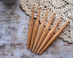 Kit de crochets à tricoter en bois de haute qualité, faits à la main, ergonomiques, durables, confortables, écologiques, idéal pour les passionnés de tricot - Product Image 4