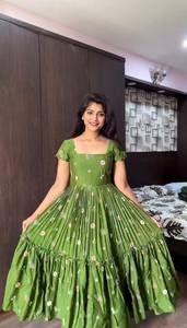 Robe indienne élégante prête-à-porter pour femmes, dernière collection spéciale été, robe en mousseline de Chanderi avec broderie florale - Product Image 1