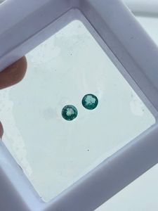 Émeraudes vertes naturelles en vrac, taille brillant ronde, 0,50 carat, 2 pièces, 4 mm, pour la fabrication de bijoux - Product Image 3