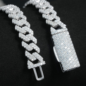 Bracelet unisexe Hiphop Cuban Link Iced Out avec diamants taille brillant, bijoux de luxe en or et rhodium noir pour mariages - Jewellery Planet - Product Image 3