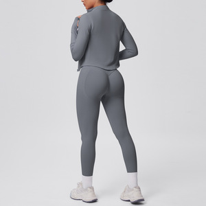 Ensemble de yoga 2 pièces bleu clair pour femme : Crop top dos nageur et leggings taille haute sans couture extensibles – Tenue de sport - Product Image 3