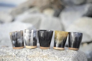 Taza de Corno de Buey Vikinga Hecha a Mano, Taza de Corno Natural Premium, Vajilla de Inspiración Medieval para Reenactaciones Históricas - Product Image 6