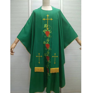 Chasuble Gothique Brodée sur Mesure avec Motifs Entrelacés de Croix et de Grappes de Raisins, Collection 2026 - Product Image 1