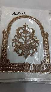 Patch triangulaire en toile brodé main avec fleurs, perles et fil Dabka à coudre pour vêtements, chapeaux, cadeaux - Textile Kushang - Product Image 3