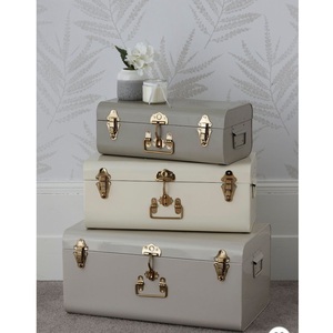 Boîtes de rangement en métal rectangulaires avec quincaillerie dorée, couvercle à charnières, design empilable, style minimaliste - Product Image 1