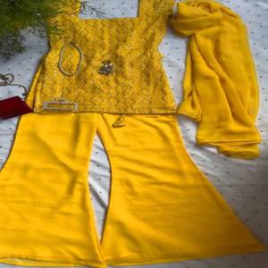 ชุดคุर्ติผ้าจอร์เจตต์เทียมดีไซน์เนอร์ VASTRA COTTAGE พร้อมกางเกงทรงบูทคัท ผ้าคลุมไหล่ ประดับด้วยด้ายและเลื่อม ชุดเดรสสไตล์ชาติพันธุ์ทันสมัย - Product Image 5