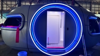 Maison capsule spatiale futuriste personnalisée en usine, fonctionnelle, mobile, épurée, robuste, installation facile, configuration intelligente