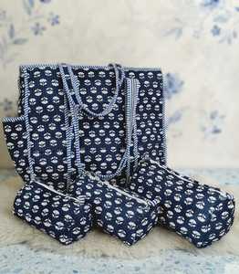 Bolso de Hombro de Algodón Vintage Hecho a Mano y Neceser Cosmético Combinados, Azul Marino y Blanco Estampado, Bolso de Viaje Portátil - Product Image 3