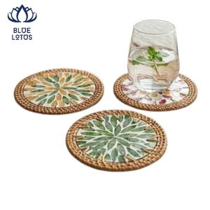 BEST-SELLER – Sous-verre en mosaïque de rotin tressé durable, dessous de verre écoresponsable, résistant à la chaleur, collection de décoration intérieure très prisée - Product Image 1