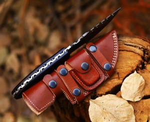 Cuchillo de caza hecho a mano en acero de Damasco con mango de cuerno negro y funda de cuero, OEM/ODM disponible. - Product Image 3