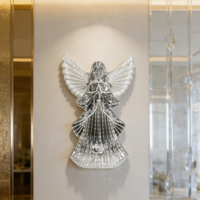 Figurine d'ange en acrylique LED argentée, statue éclairée en prière avec ailes scintillantes, décoration de porte pour les fêtes de Noël, approvisionnement en gros B2B en Chine
