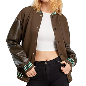Blousons universitaires pour femmes personnalisés, corps 100% laine, manches en cuir, bordure côtelée, fermeture à boutons-pression, style Letterman, vêtements d'extérieur streetwear - Product Image 4
