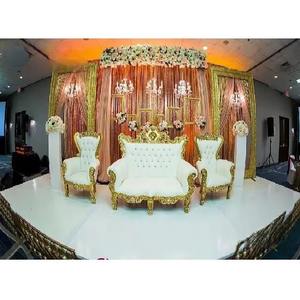 Juego de Sofás de Boda Indios en Oro Blanco, Lujoso Juego de Sofás para Parejas en la Plataforma de Recepción, Juego de Sofás de Boda Indios en Oro Blanco, Canadá - Product Image 1