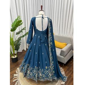 Anarkali Tradicional en Oferta con Conjunto Palazzo para Bodas, Recepciones y Celebraciones, Disponible a Buen Precio - Product Image 1