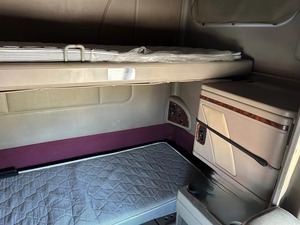 Camion tracteur diesel 6x4 robuste pour le transport routier et la logistique commerciale - Product Image 6