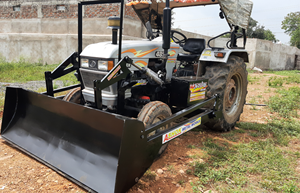 Accessoire de bulldozer robuste de 8 pieds 6 pouces pour Eicher série 557 4x4, poids 860 kg, garantie 1 an sur les systèmes hydrauliques - Product Image 5