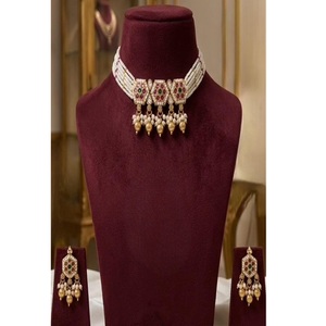 Ensemble collier et boucles d'oreilles en moissanite plaqué or de qualité supérieure, style Rajwadhi, pour collection de mariage. - Product Image 1