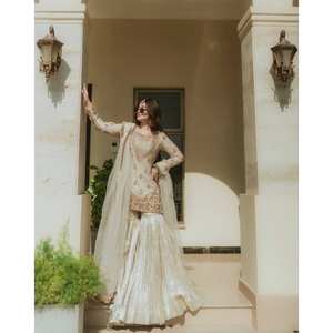 Ensemble de costumes de fête pour femmes de créateur avec broderie élégante - Product Image 2