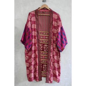 Robe kimono en soie patchwork bohème pour femmes, longue robe de nuit fluide, vêtements de détente artistiques - Product Image 1