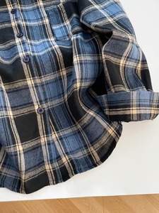 เสื้อเชิ้ตผู้ชายผ้าทวิลล์แขนยาวลำลองติดกระดุม ผ้าฝ้ายใส่สบาย ระบายอากาศได้ดี กันยับ แห้งเร็ว แฟชั่น ขายส่ง OEM - Product Image 4