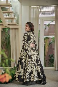 Ensemble haut et pantalon Anarkali floral bordeaux avec dupatta, coupe ample, longueur genou, imprimé numérique tissé, tenue ethnique pour femme pour mariage et fête - Product Image 5