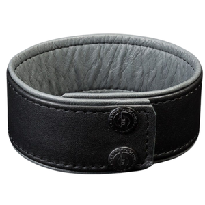 Brazalete de Cuero Ancho con Ribete para Hombre, Cinco Opciones de Color, Cuero Genuino Premium, Ajuste Ajustable, Ropa de Club - Product Image 3