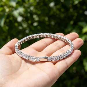 Pulsera de tenis de plata de ley 925 con moissanita, estilo clásico, con cierres seguros para hombres y mujeres. - Product Image 1