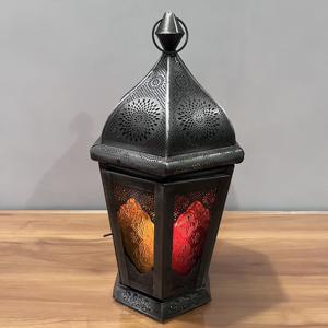 Lanterne en fer marocaine vintage, porte-bougie décoratif pour la décoration de table à la maison - Design artisanal L535 - Product Image 1
