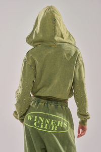 เสื้อฮู้ดดี้สีเขียวมะกอก ผ้าฝ้าย 100% แบบครอป ตกแต่งด้วยลายปักคริสตัล ดีไซน์แบบแพทช์เวิร์ค สไตล์สตรีทแวร์สำหรับฤดูใบไม้ร่วง ทรงโอเวอร์ไซส์ ใส่ได้ทั้งชายและหญิง - Product Image 4