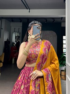 ชุดเลเฮนกาผ้าไหมทัสาร์แบบพิเศษสำหรับเทศกาล พร้อมดีเทลระบายและลวดลายประณีต - Product Image 3